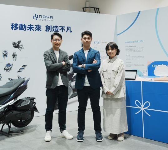 總經理 Ivan 帶領設計團隊分享設計成果